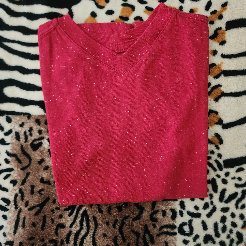 Cat & Jack Boys XS 4/5 Red Speckled Paint Splatter V-Neck T-Shirt